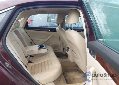 2013 Volkswagen Passat 2.5L Sel z USA, uszkodzony, nr VIN 1VWCP7A31DC036209